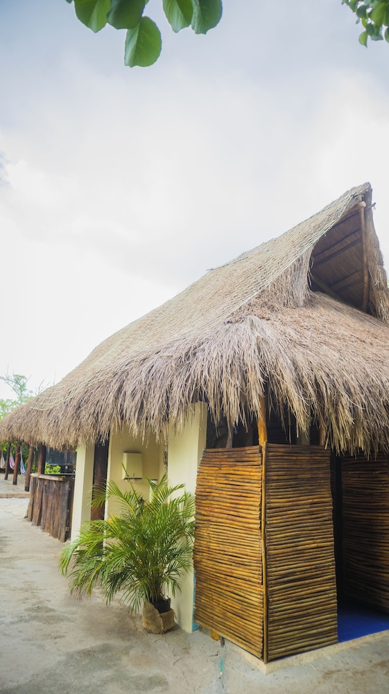 Santuario Beach Hostel 4/48