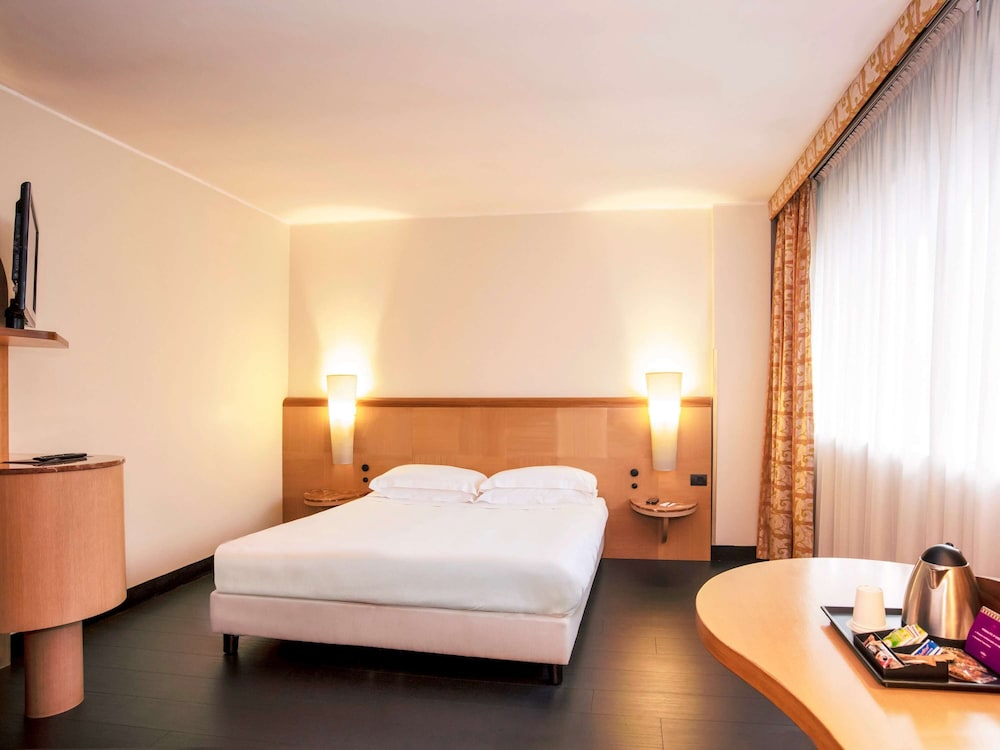 Mercure Roma West 22/73