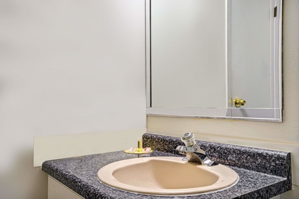 Travelodge by Wyndham Red Wing 6/15