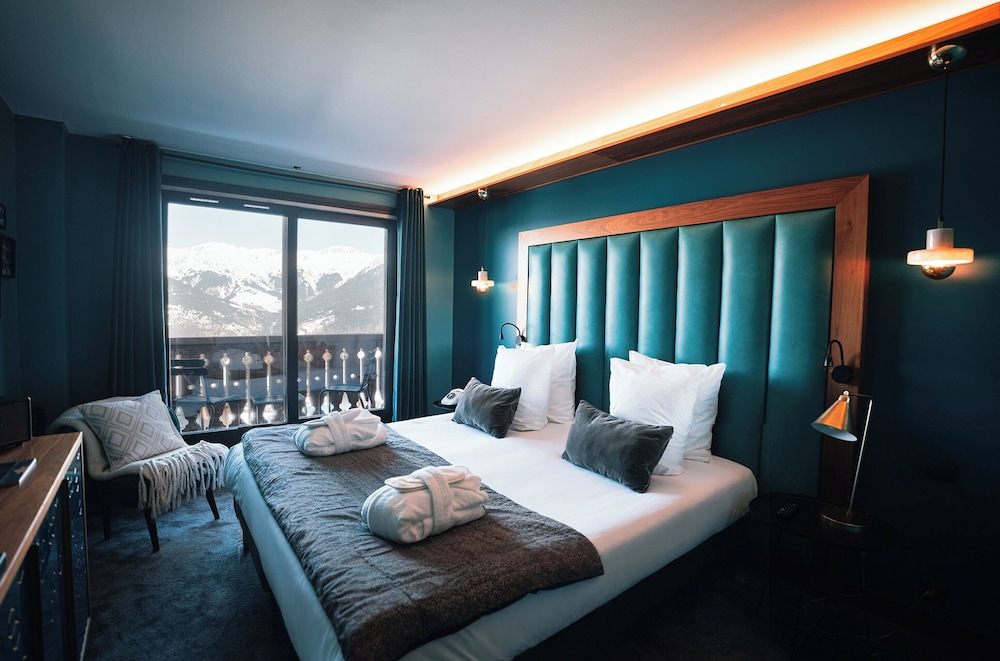 ROOM, DOUBLE BED, VILLAGE VIEW