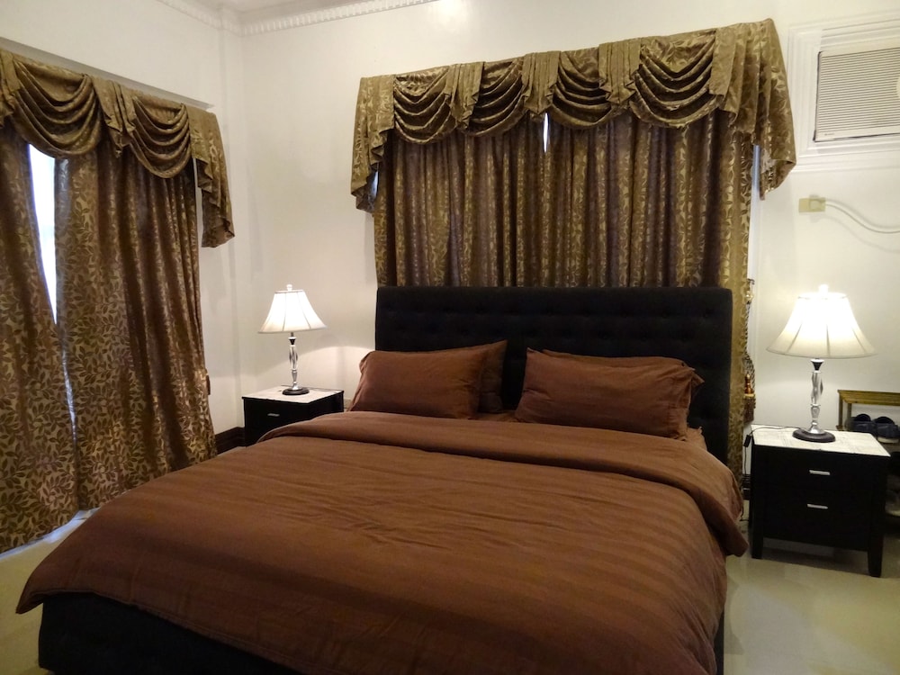 The Executive Villa Inn & Suites 10/60