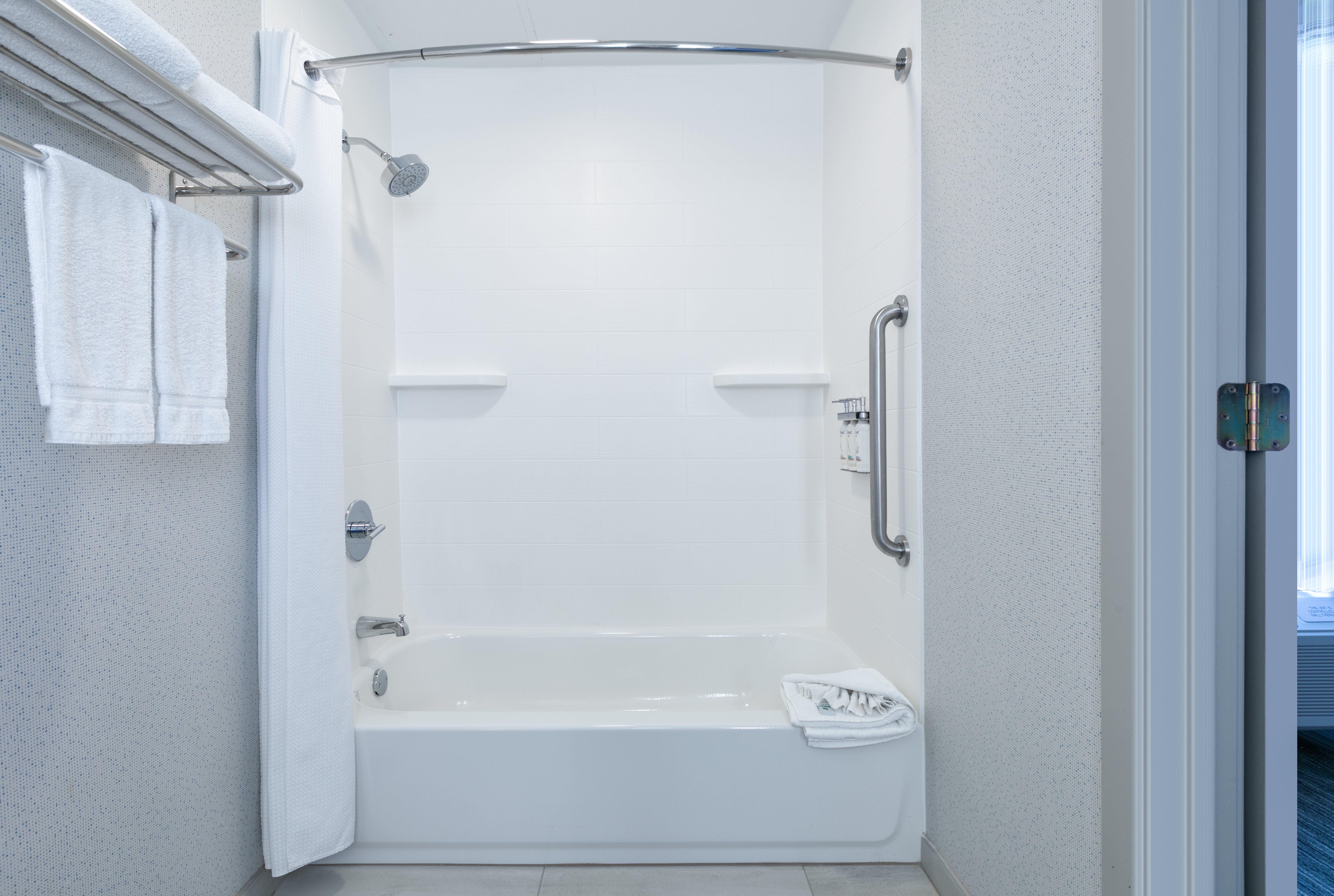 Holiday Inn Express Hotel And Suites Dallas Ft Worth Airport South 29/30