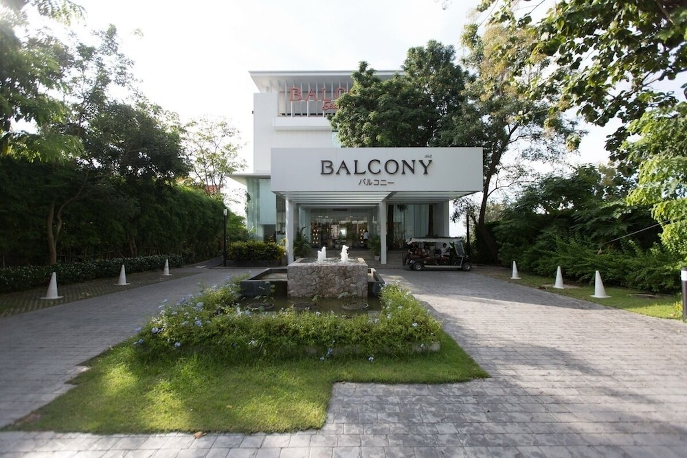 Balcony Seaside Sriracha Hotel Serviced Apartments 32/34