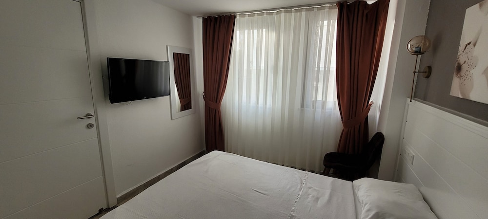 Tenes Otel 16/41