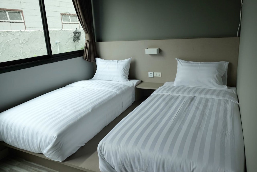 V Varee Bangkok 3/31