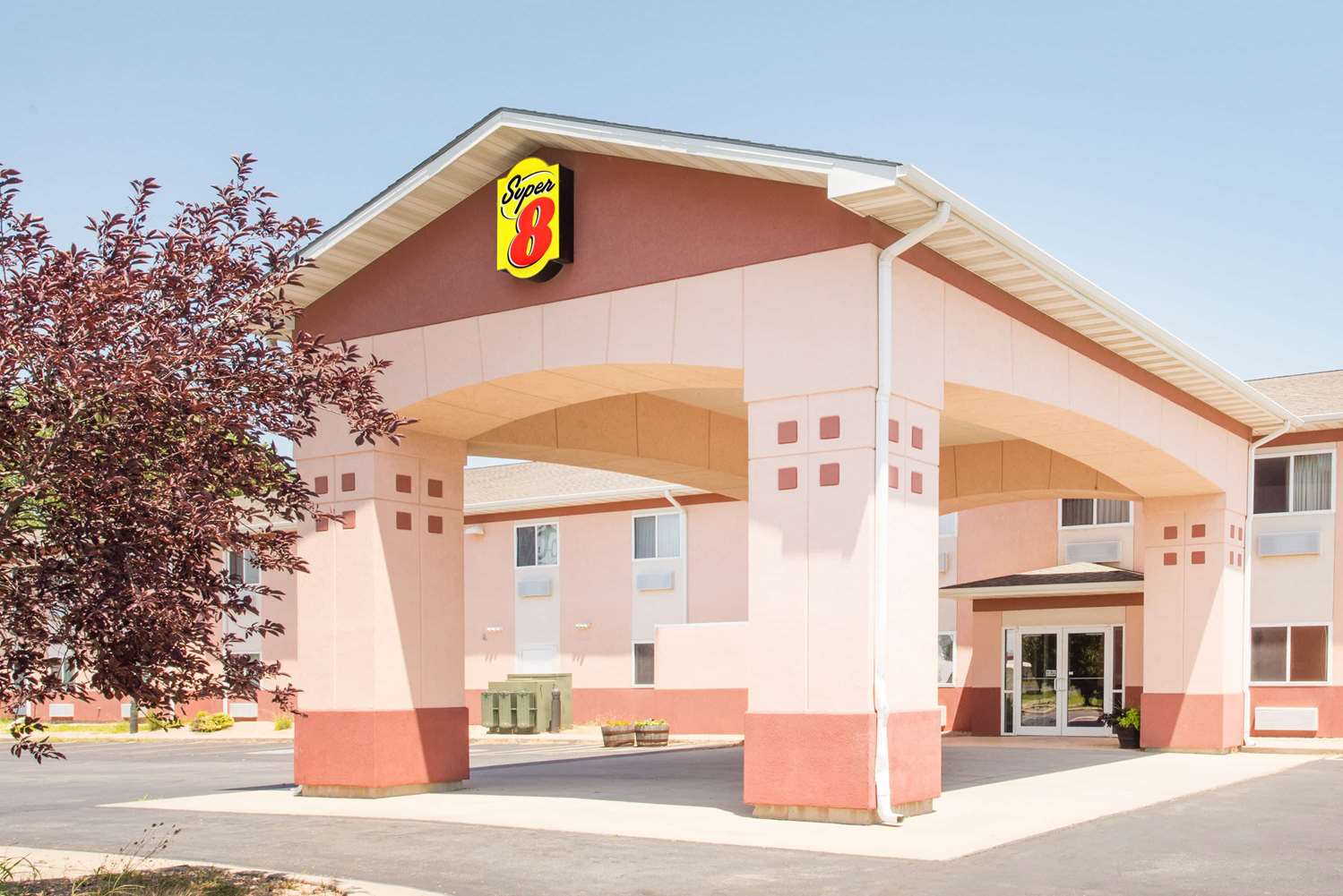 Super 8 Iola Ks 2/9
