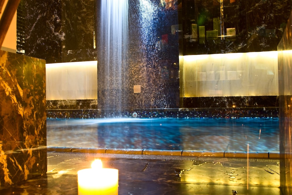 swimming pool spa