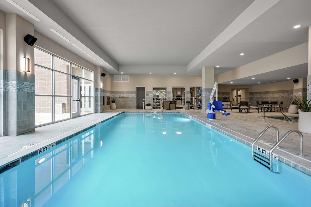 Embassy Suites by Hilton Jonesboro Red Wolf Convention Center 31/60