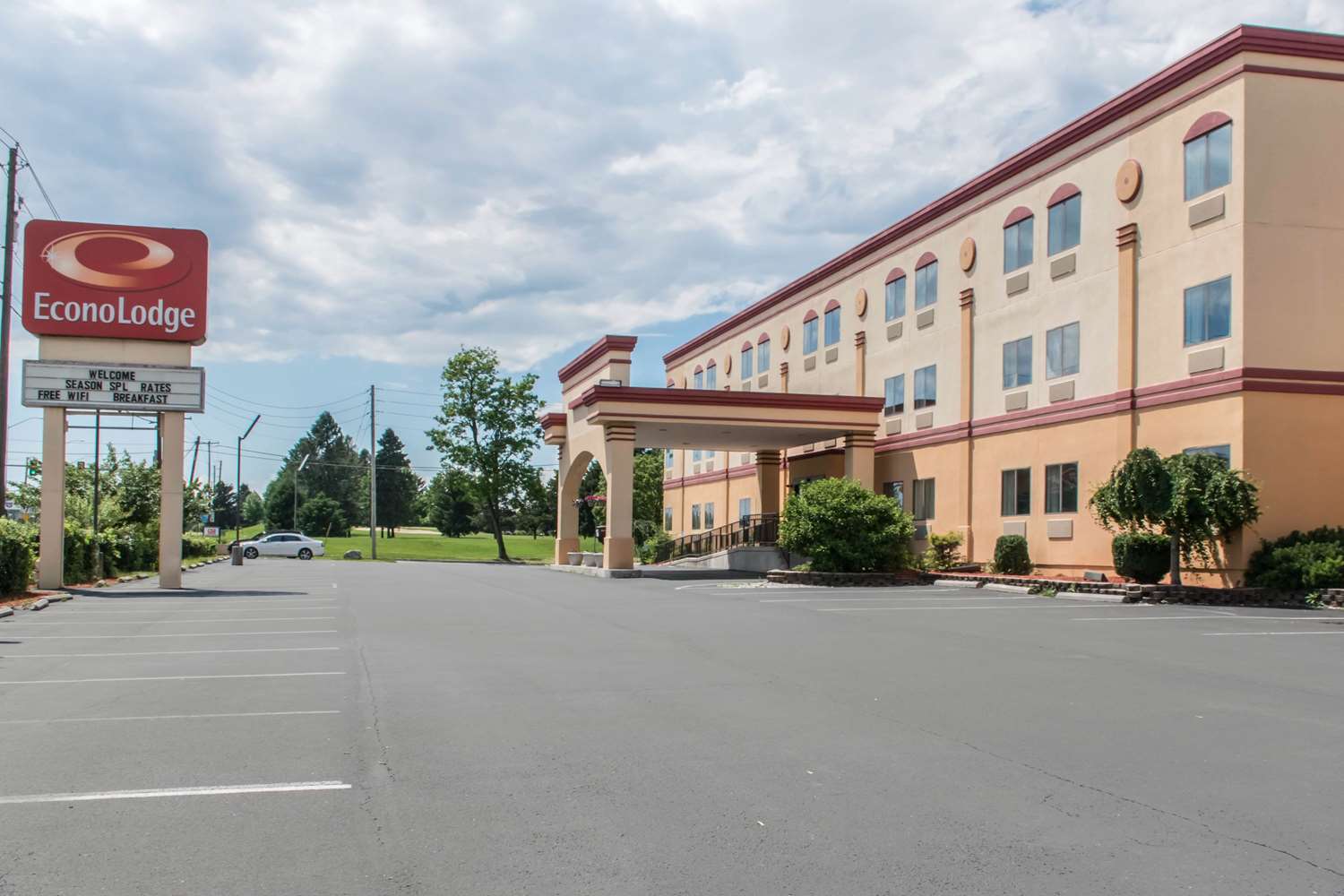 Econo Lodge Carlisle Central 23/24