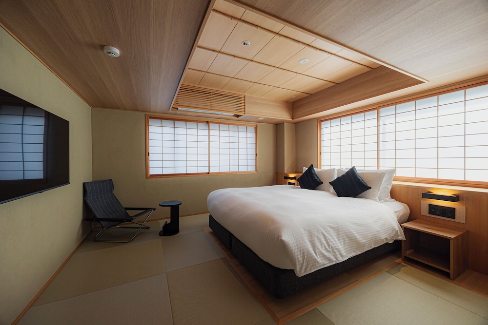 Signature, Spa, Suite, King Bed, 2 Sofa, Sauna