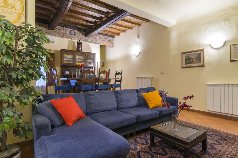 Florence Ariento Romantic Apartment 14/32