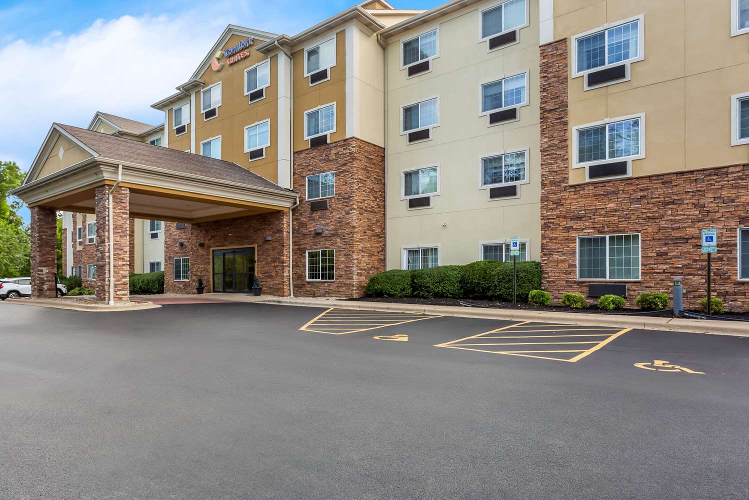 Comfort Suites Grayslake Near Libertyville North 22/25