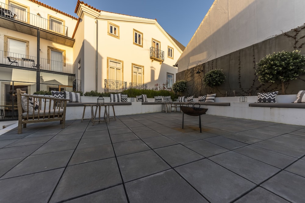 SAPIENTIA BOUTIQUE HOTEL 61/73
