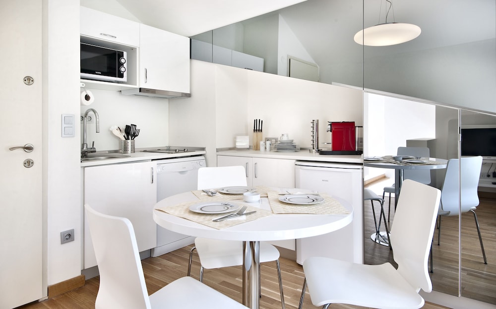NURU ZIYA SUITES 71/82