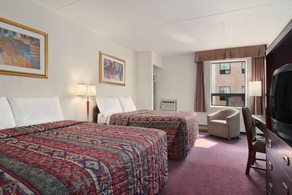 Travelodge by Wyndham Edmonton West 13/53