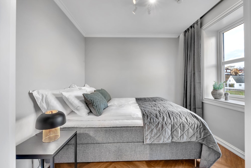 Enter St Elisabeth Suites 10/50
