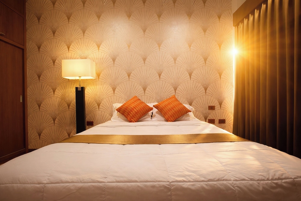 DELUXE, DOUBLE BED
