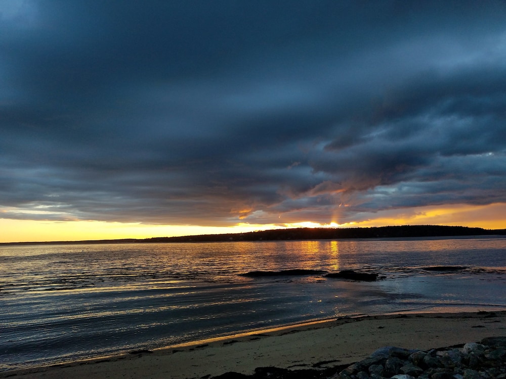 Smuggler’s Cove Inn 24/50