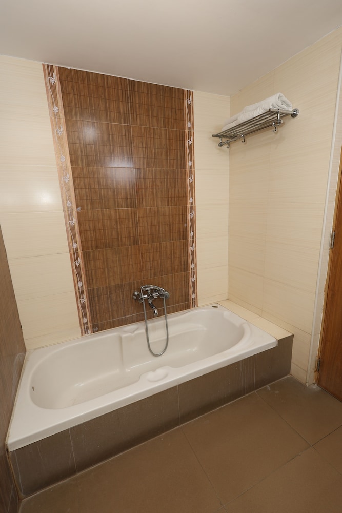 Abirami Residency 38/42