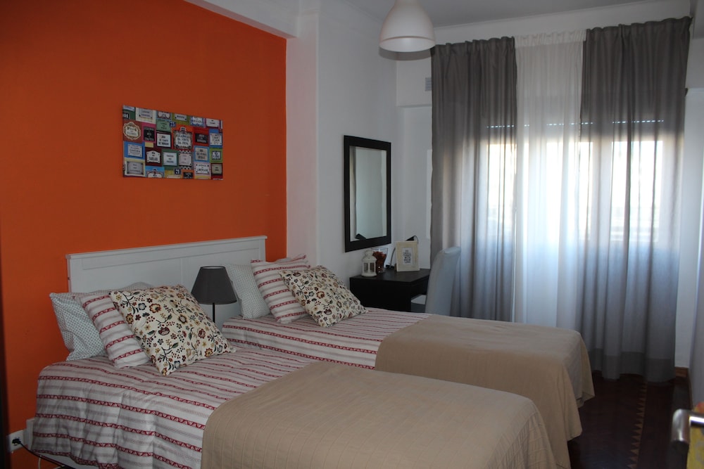 ROOM, DOUBLE BED