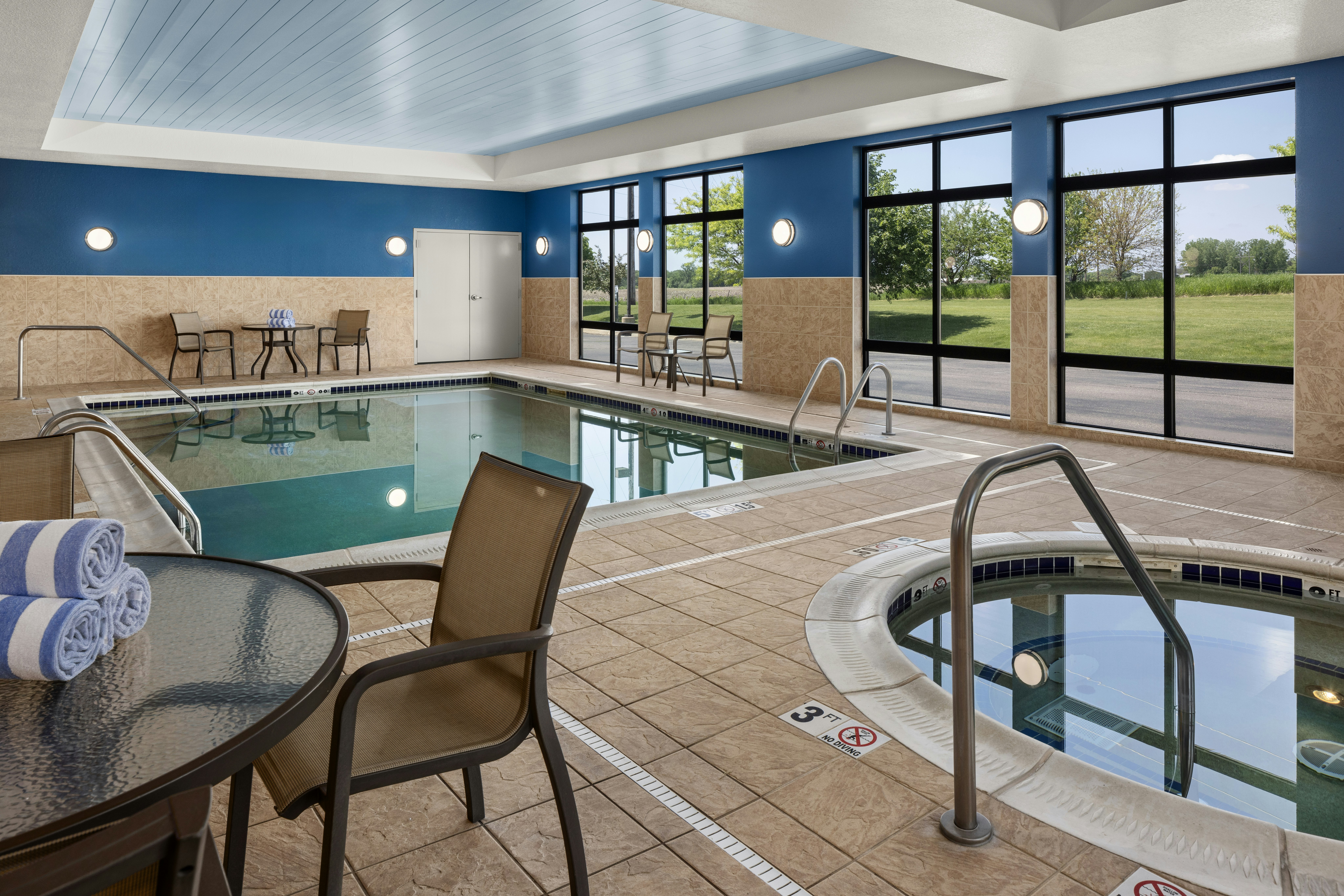 Hampton Inn Fairmont 23/54