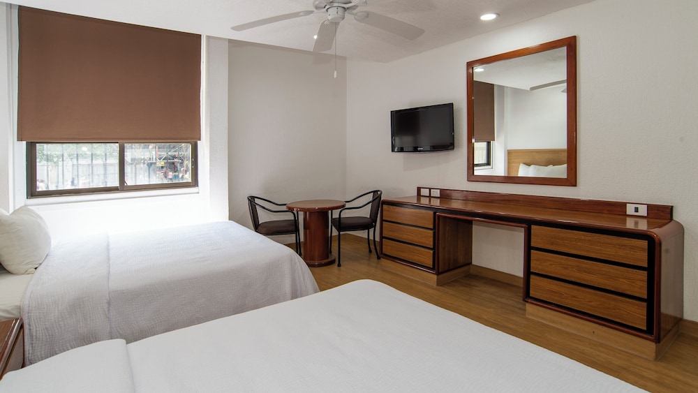 Hotel San Lucas 34/66