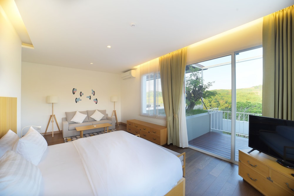 Penthouse, 3 King Beds, Creek View