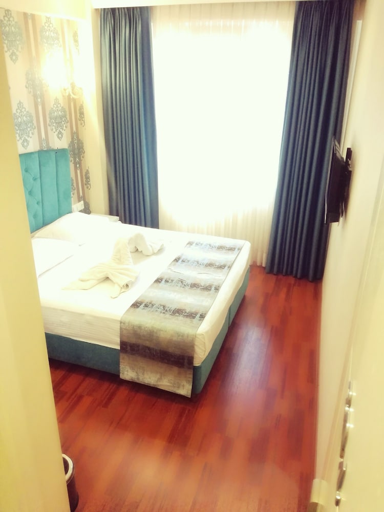 By Historial Hotel Due 5/35