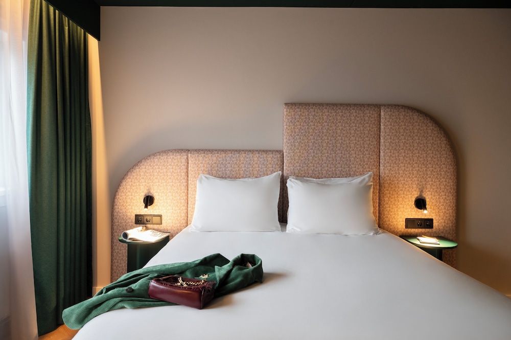 TRIBE ESSENTIAL, TWIN BEDS, ACCESSIBLE