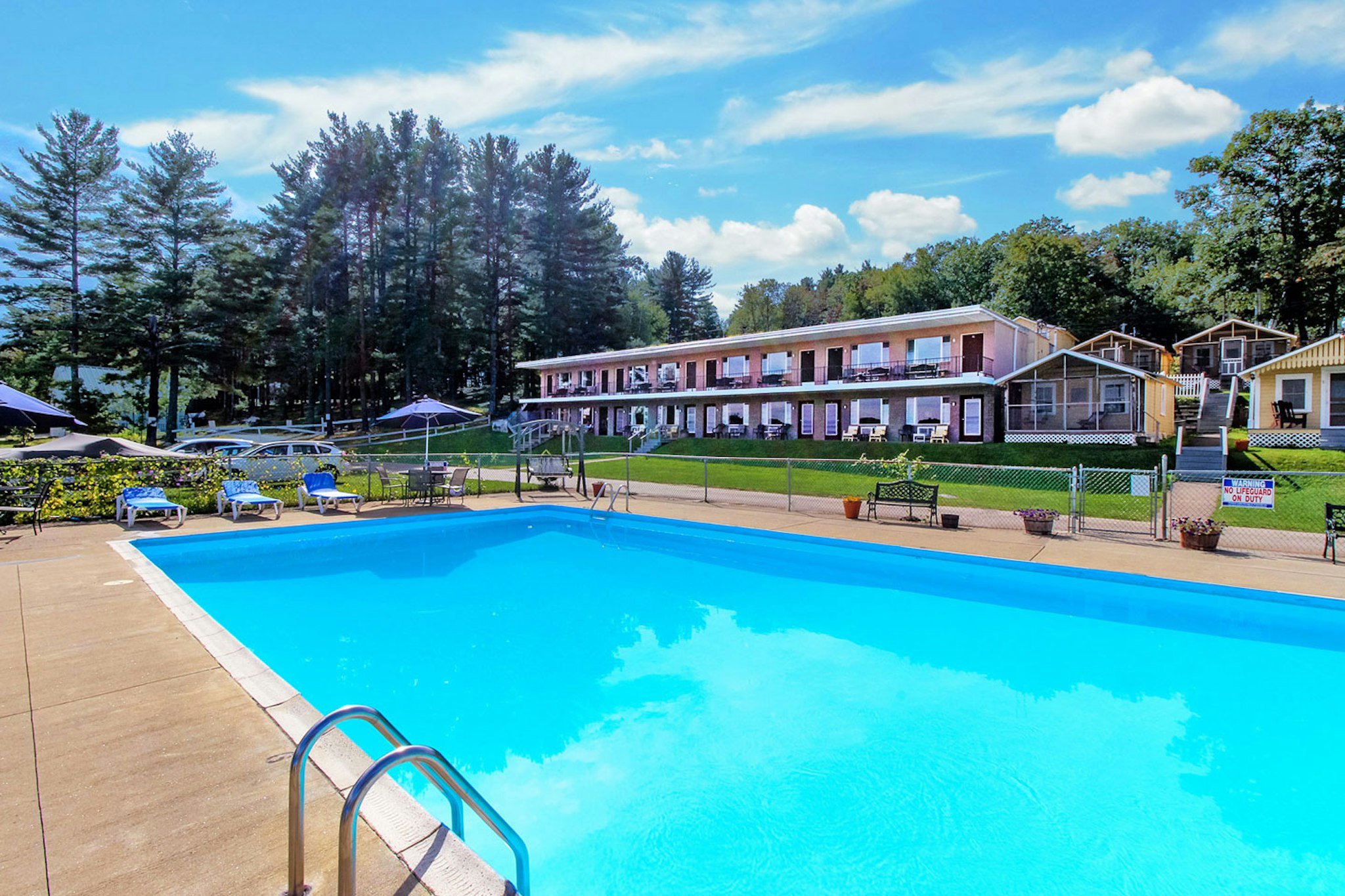 Half Moon Motel And Cottages 31/50