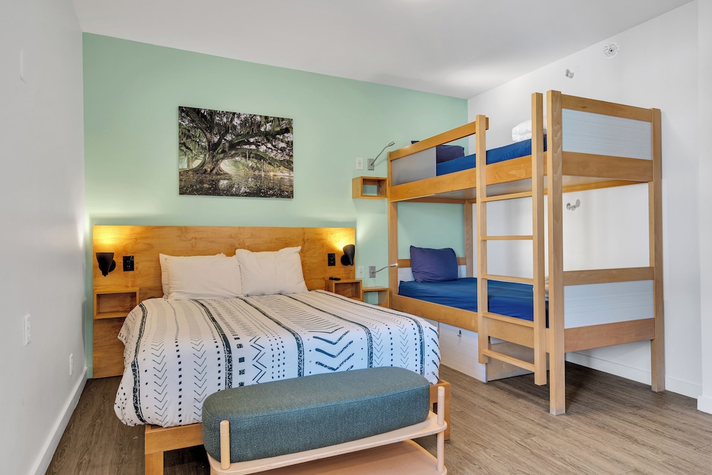 FAMILY, MULTIPLE BEDS