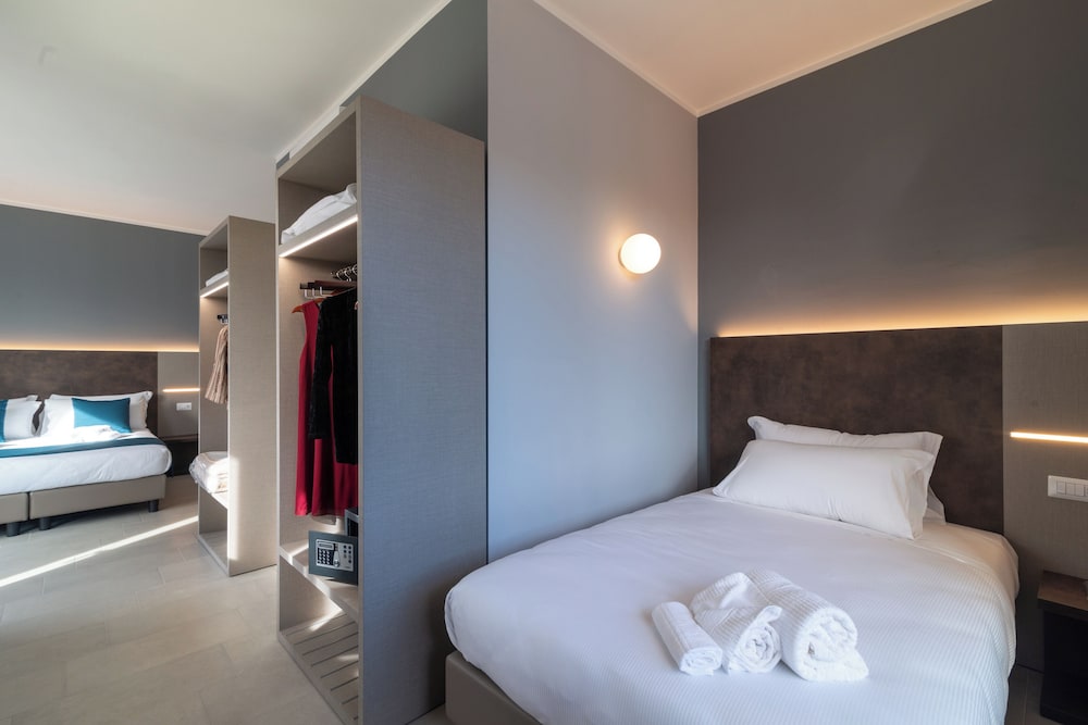 Tower, Family, Quadruple, King and Queen Bed