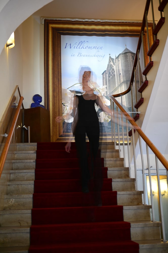 Fruehlings Hotel 7/42