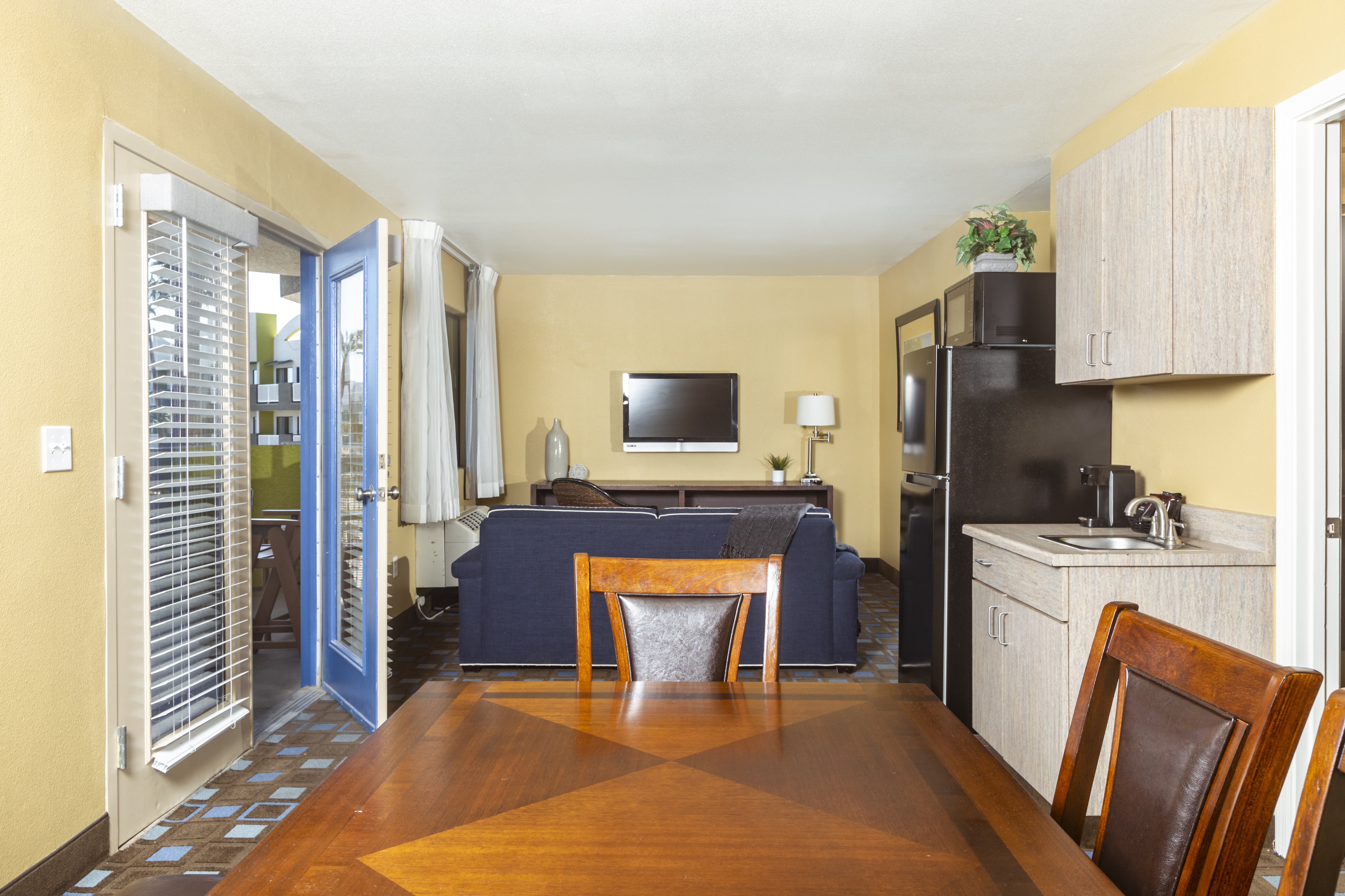 The Nautical Beachfront Resort 58/70