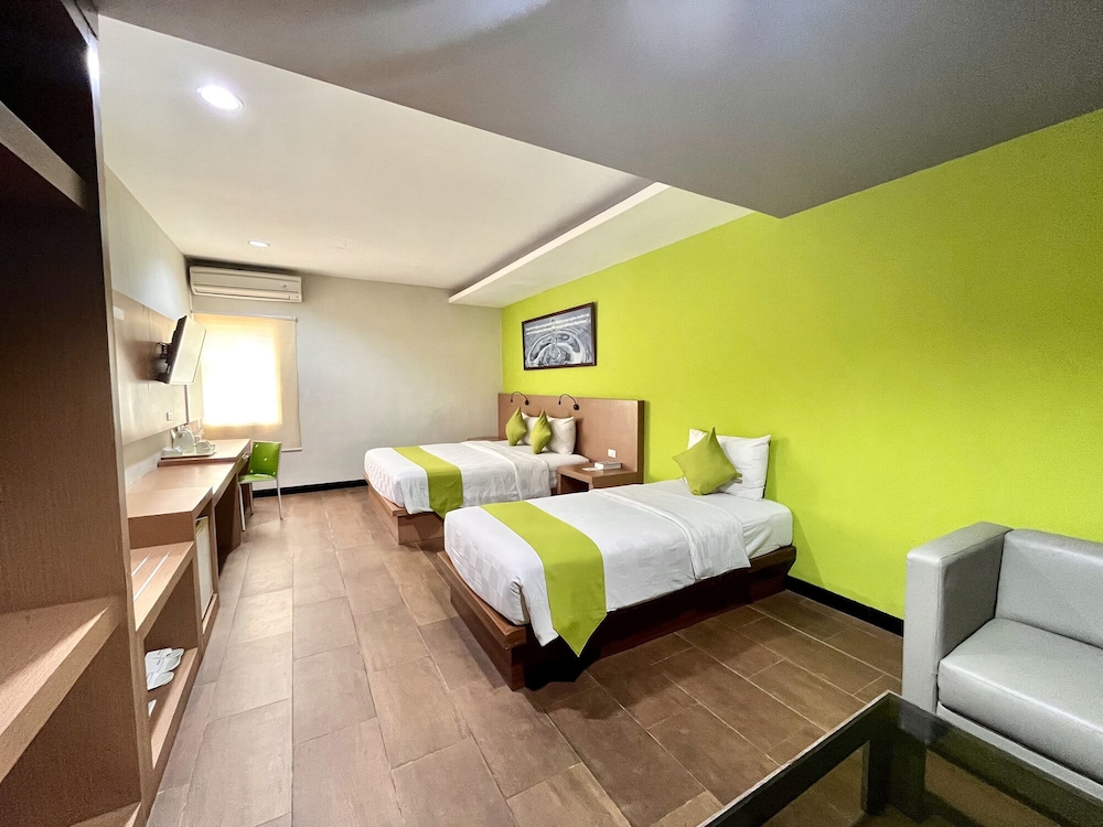 غرفة عائلية بسرير مزدوج وسرير فردي، Hotel Candi Indah - Akpol Semarang 8/10