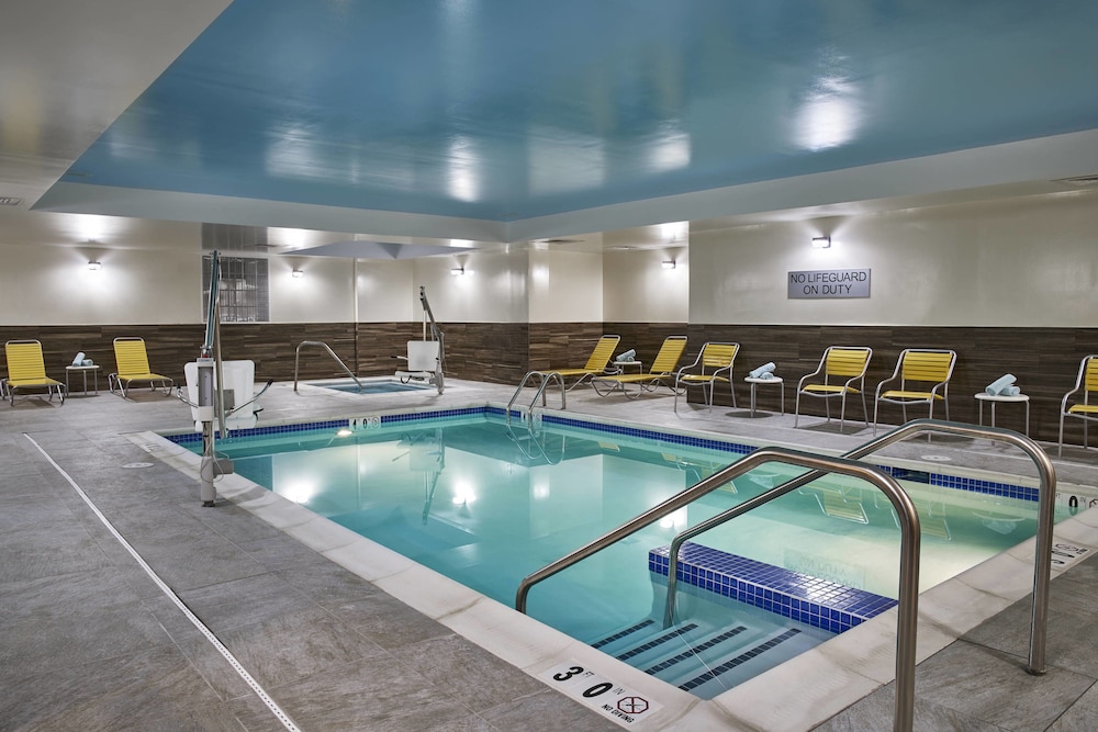 Fairfield Inn Suites Alexandria 4/35