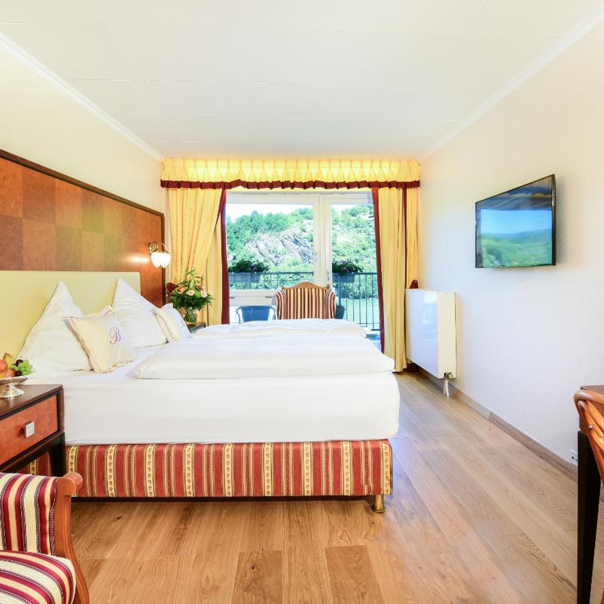 Room, Double Bed, Rhale View