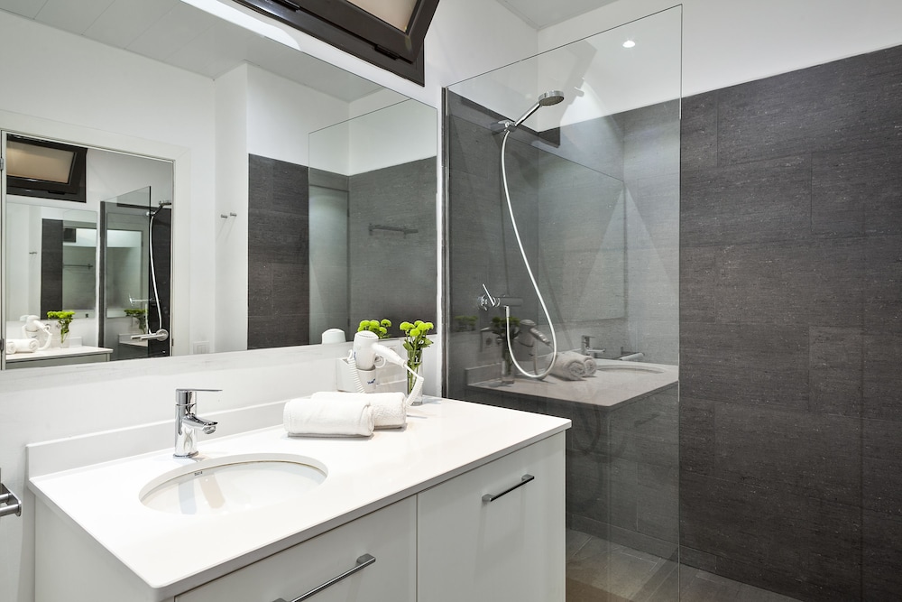 Fira Centric Apartments 15/72