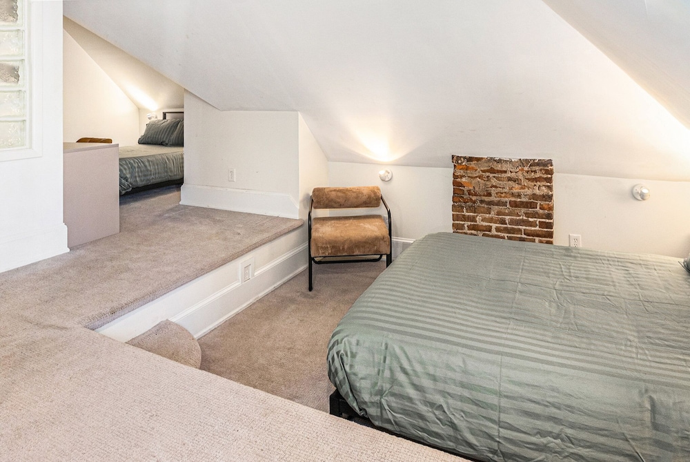 ROOM, QUADRUPLE