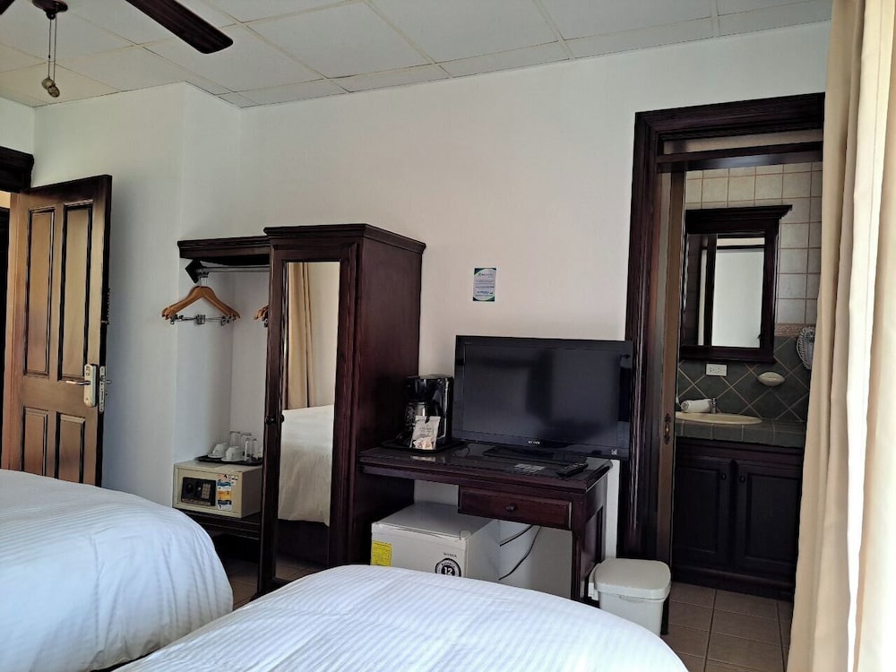 ROOM, TRIPLE
