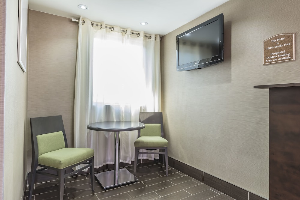 Ramada by Wyndham Kingston 36/50