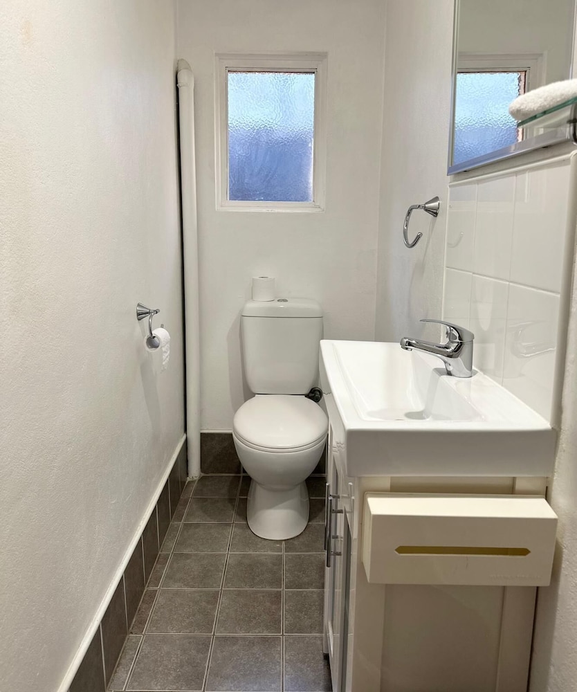 Country Comfort Cowra 42/44