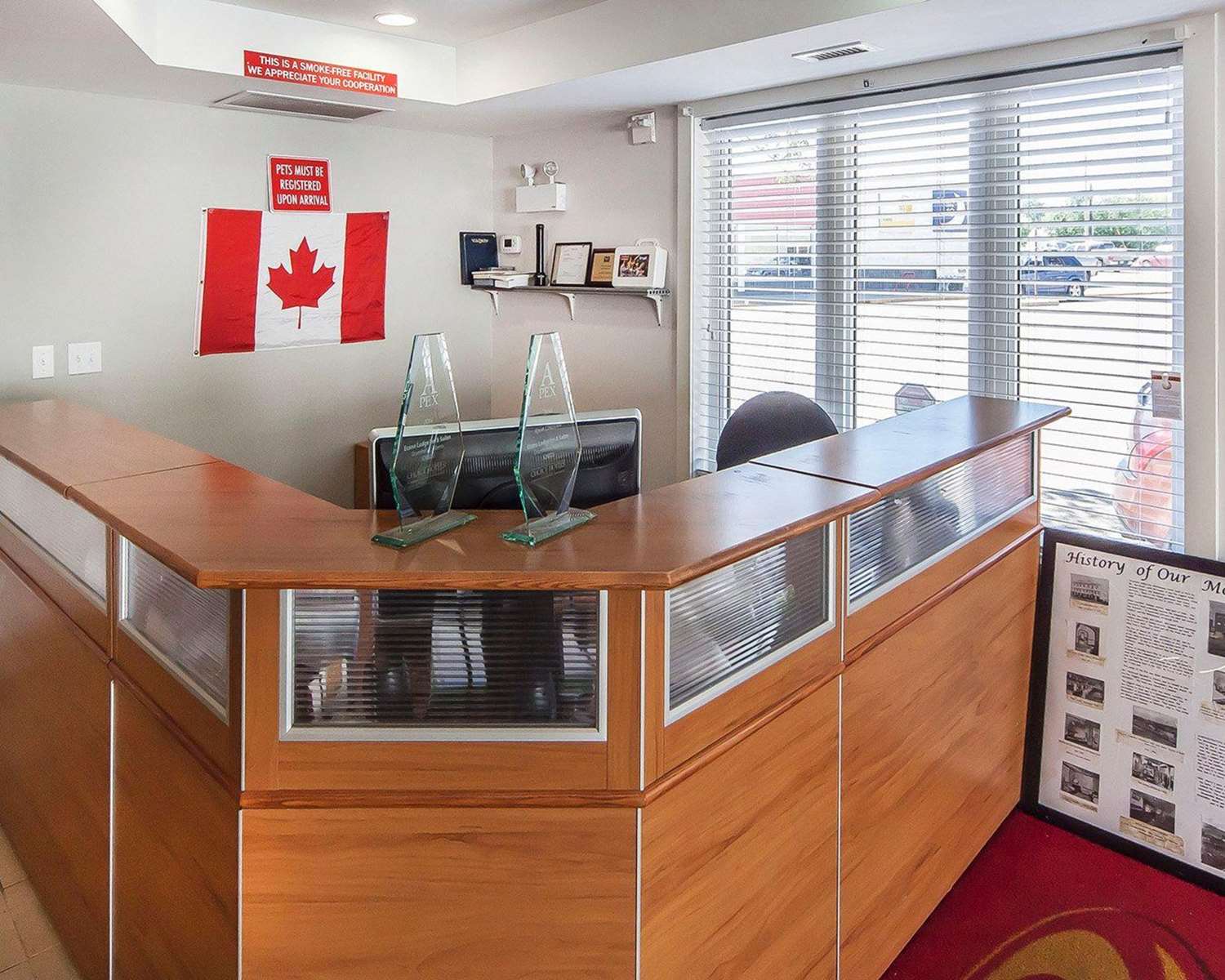 Econo Lodge Inn & Suites Drumheller 2/10