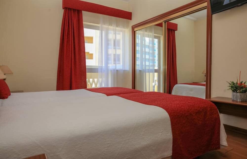 Baia Beach Hotel (ex. Baia de MonteGordo) 9/23
