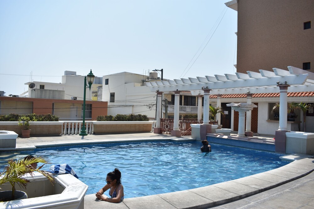 Hotel Baluarte 69/73