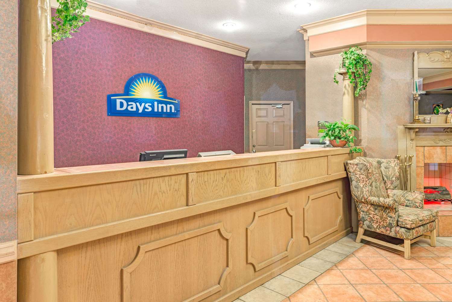 Days Inn & Suites by Wyndham Osceola AR 4/19