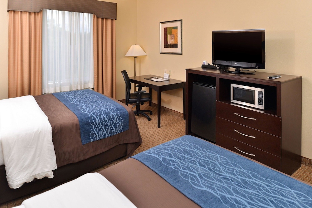 Comfort Inn and Suites Mexia, TX 18/59
