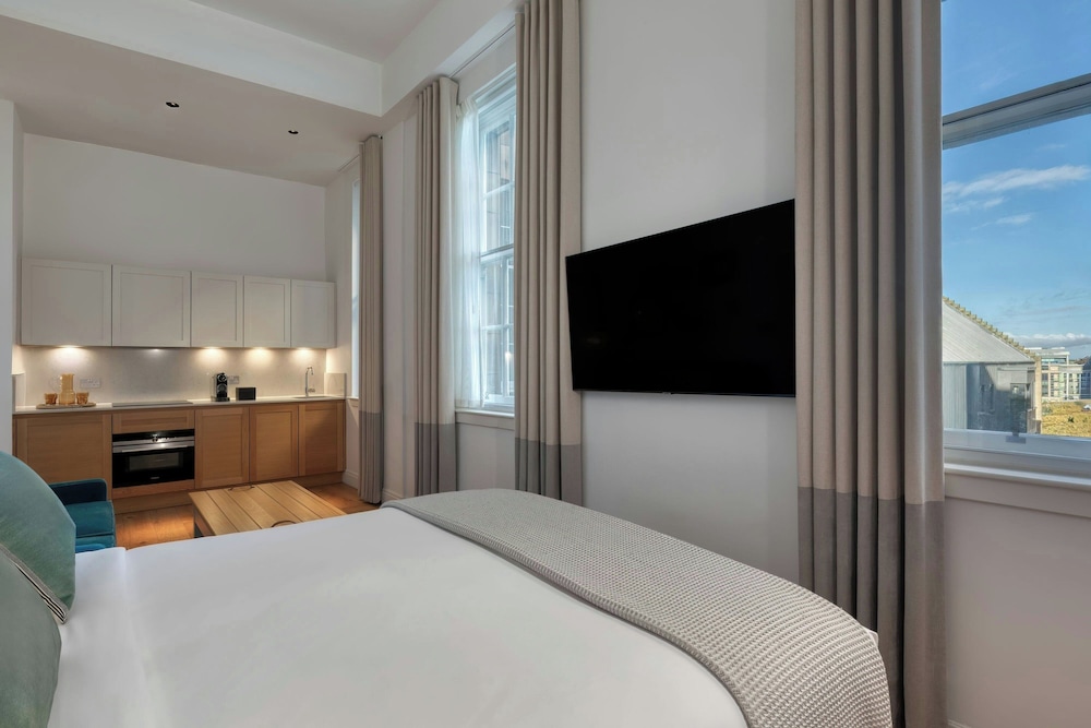 STUDIO, DOUBLE BED, CITY VIEW