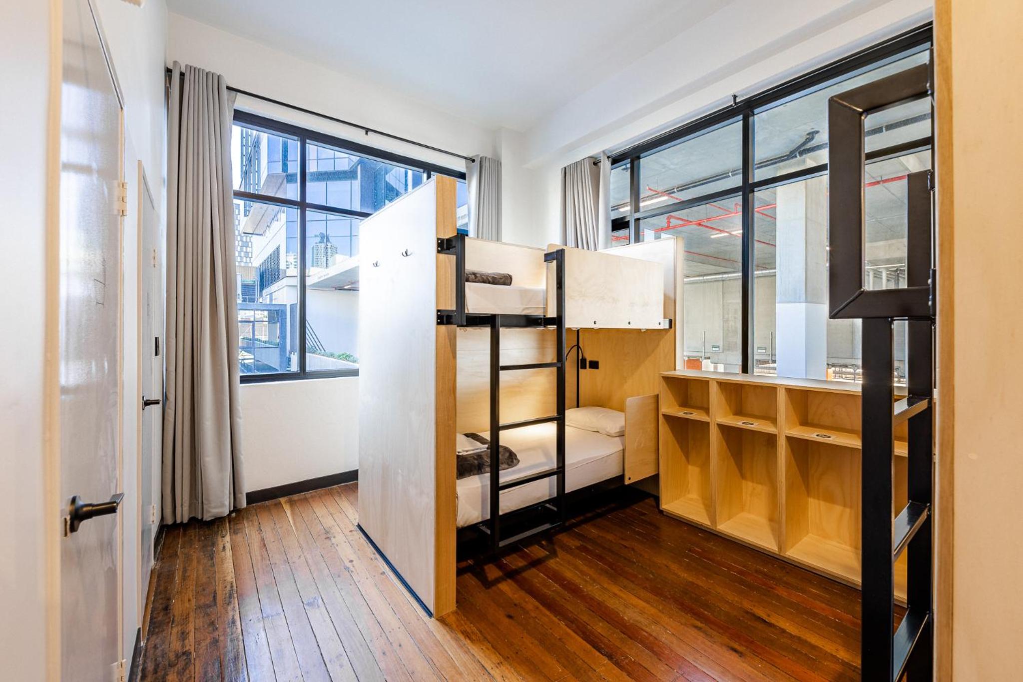 Mixed Dorm, 4 Beds, Shared Bathroom