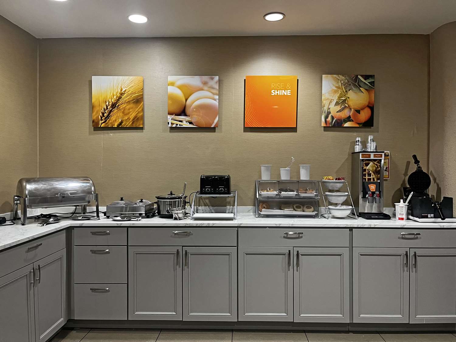 Comfort Suites Peoria Sports Complex 32/43